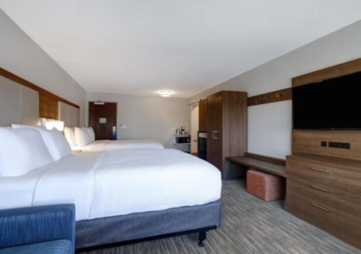 Holiday Inn Express & Suites - Detroit - Dearborn By Ihg Exterior photo