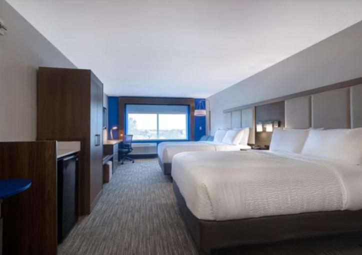 Holiday Inn Express & Suites - Detroit - Dearborn By Ihg Exterior photo