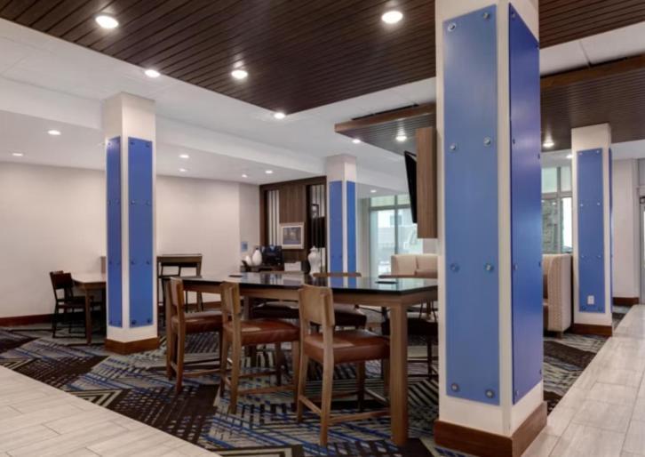 Holiday Inn Express & Suites - Detroit - Dearborn By Ihg Exterior photo