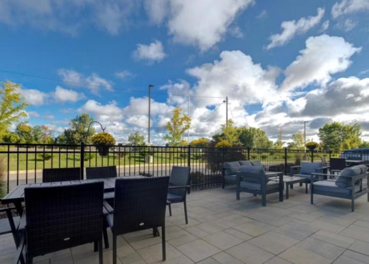 Holiday Inn Express & Suites - Detroit - Dearborn By Ihg Exterior photo
