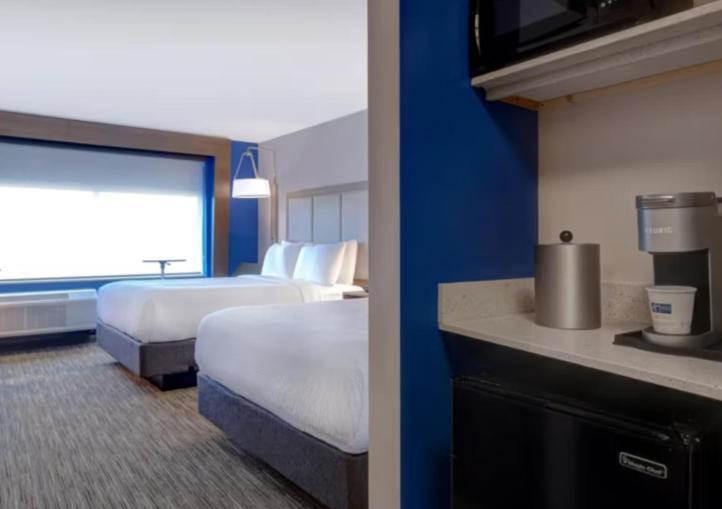 Holiday Inn Express & Suites - Detroit - Dearborn By Ihg Exterior photo